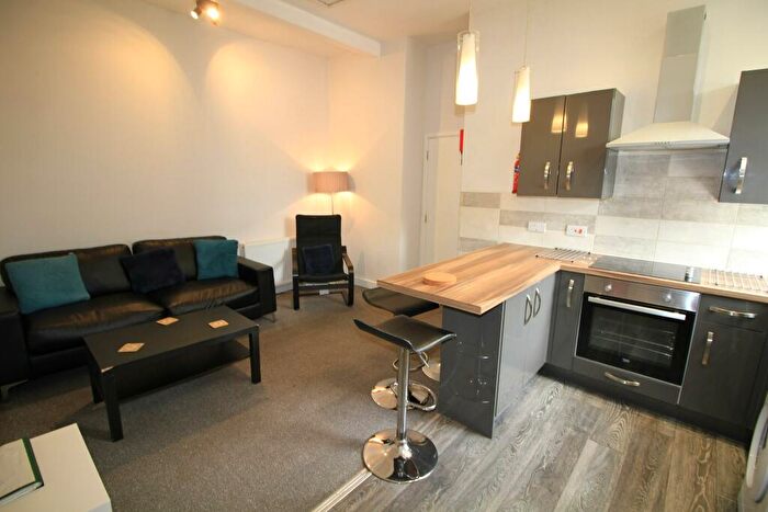 3 Bedroom Flat To Rent In Burns Street, Nottingham, NG7