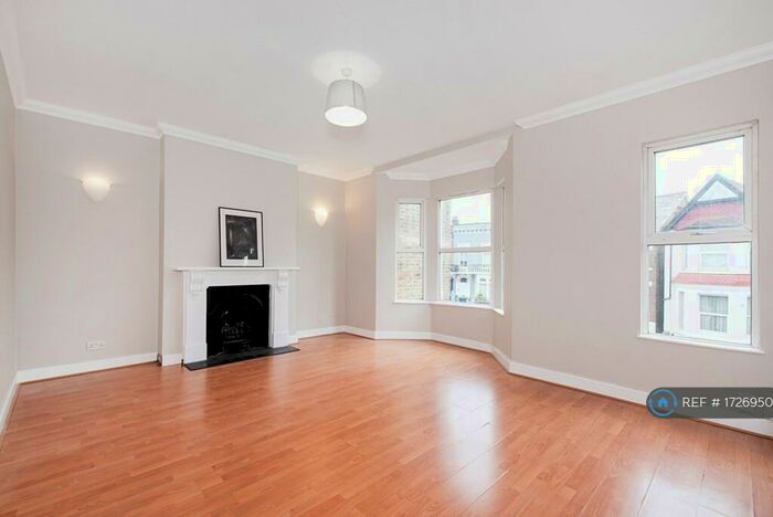 3 Bedroom Flat To Rent In Nightingale Road, London, NW10
