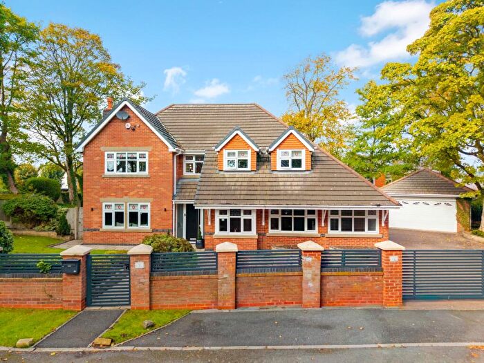 5 Bedroom Detached House For Sale In Markland Tops, Heaton, Bolton, BL1