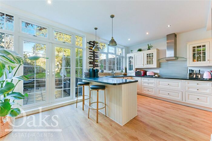 4 Bedroom Semi Detached House For Sale In Waddon Park Avenue, Croydon, CR0