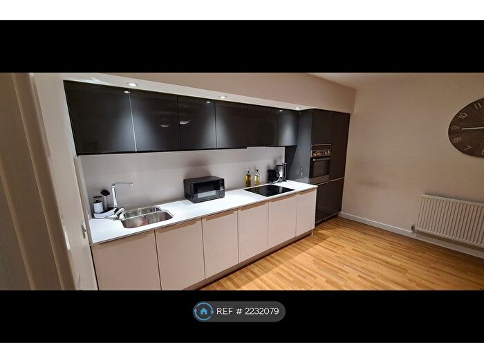 2 Bedroom Flat To Rent In Clovelly Court, West Drayton, UB7