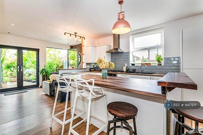 3 Bedroom Maisonette To Rent In Manchester Road, Tyldesley, M29