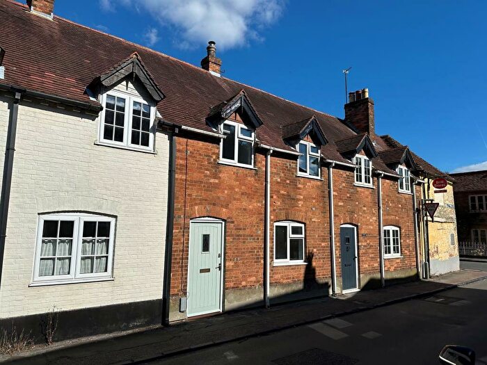 2 Bedroom Cottage To Rent In Windmill Road, Brill, HP18