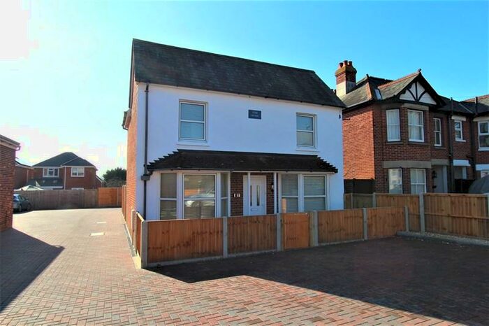 3 Bedroom Detached House To Rent In Bridge Road, Southampton, SO31