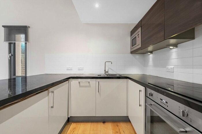 2 Bedroom Flat To Rent In Clarence Lane, Roehampton, London, SW15