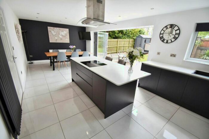 5 Bedroom Detached House For Sale In Castle Hey Close, Bury, BL9