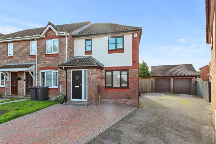 3 Bedroom End Of Terrace House For Sale In St. Boswells Close, Hailsham, BN27