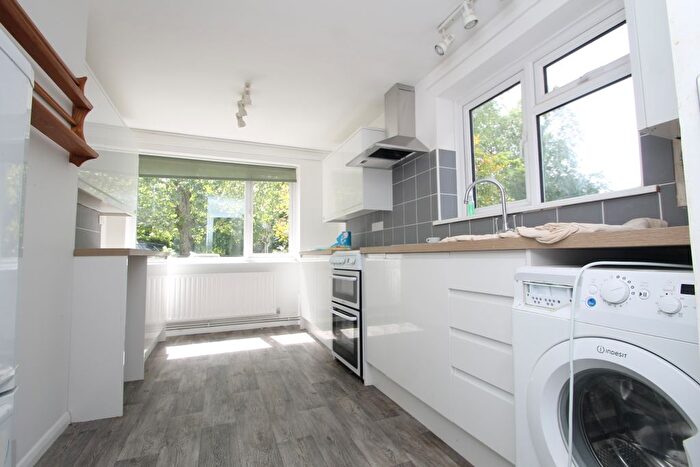 2 Bedroom Flat To Rent In Park Road, Beckenham, BR3