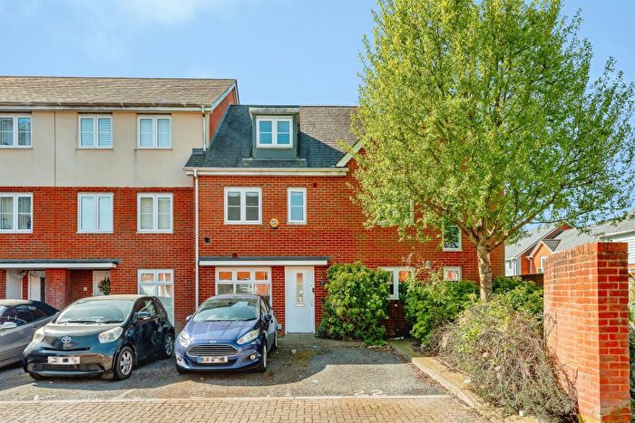 4 Bedroom End Terrace House For Sale In Gumbrell Mews, Redhill, RH1