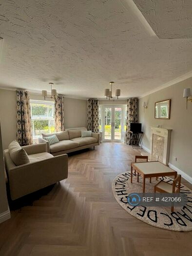 2 Bedroom Flat To Rent In Wittering Close, Kingston Upon Thames, KT2