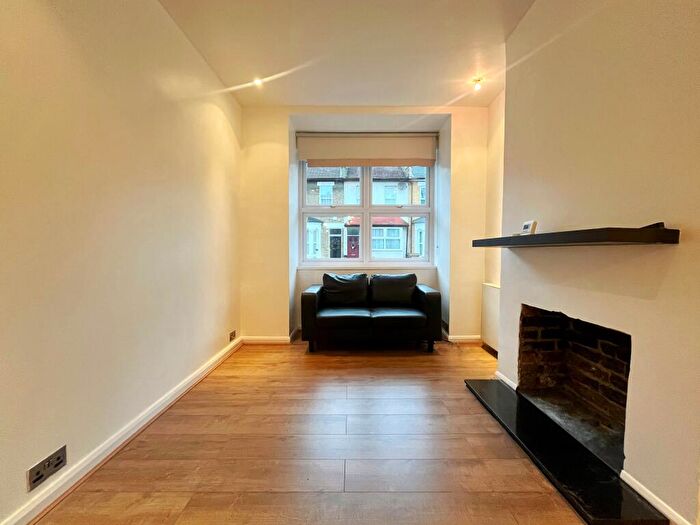 2 Bedroom House To Rent In Aldworth Road, Stratford, E15