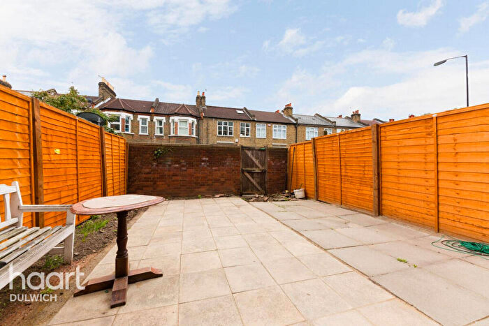 3 Bedroom Apartment To Rent In Lympstone Gardens, London, SE15