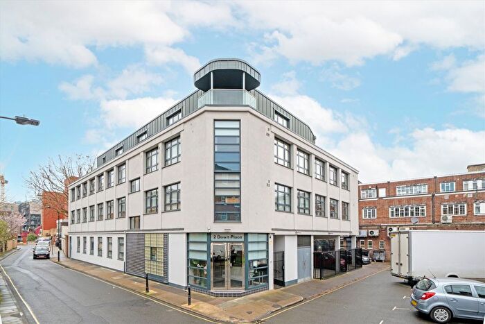 2 Bedroom Flat For Sale In Down Place, Hammersmith, W6