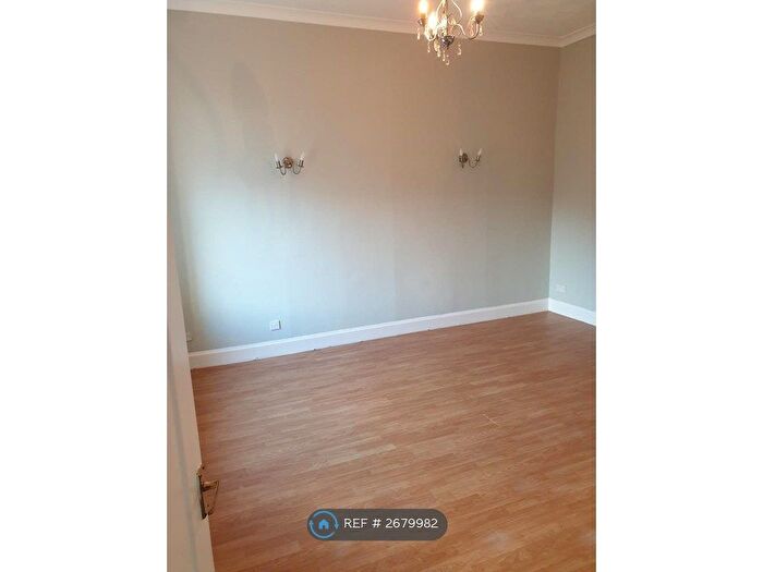 3 Bedroom Flat To Rent In Main Street, Bonhill, Alexandria, G83