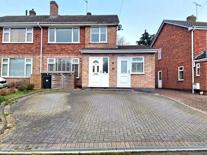 4 Bedroom Semi-Detached House For Sale In Priorsfield Road, Kenilworth, Warwickshire, CV8