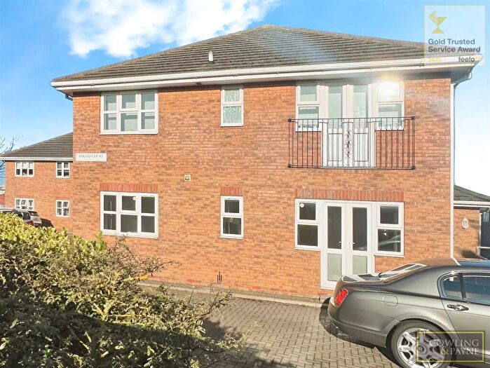 2 Bedroom Flat To Rent In Bakers Court, Wickford, SS11