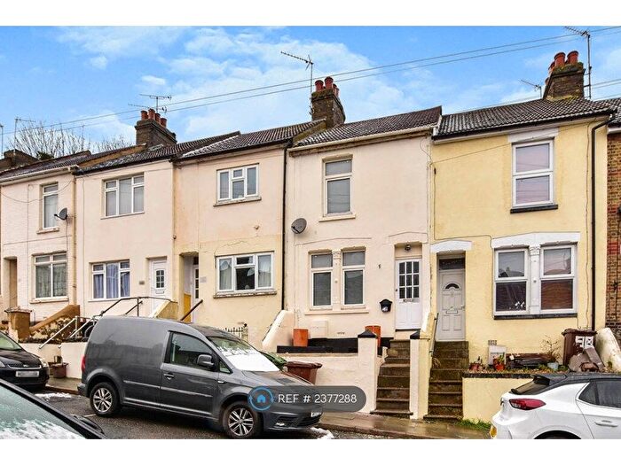 2 Bedroom Terraced House To Rent In Gordon Road, Chatham, ME4