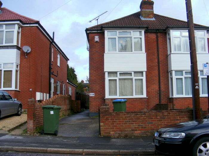 5 Bedroom House To Rent In Broadlands Road, Portswood, Southampton, SO17