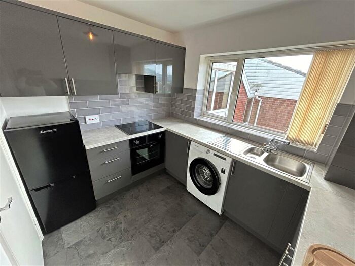 2 Bedroom Apartment To Rent In Flat Halesbury Court, Ombersley Road, Halesowen, B63