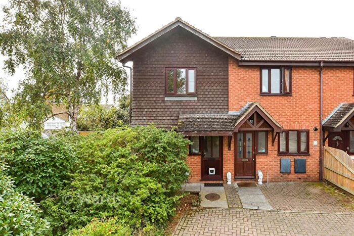 2 Bedroom End Of Terrace House For Sale In Courtenay Road, Deal, Kent, CT14