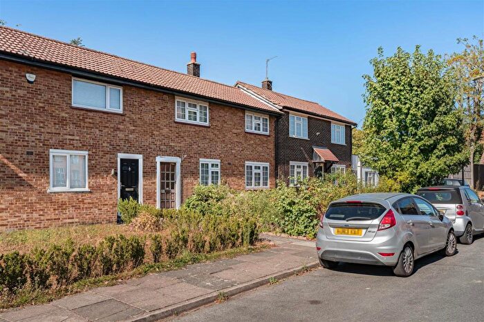2 Bedroom Terraced House For Sale In Pulham Avenue, East Finchley, N2