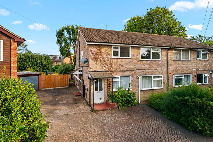 2 Bedroom Maisonette For Sale In Felcott Close, Hersham, Walton On Thames., KT12