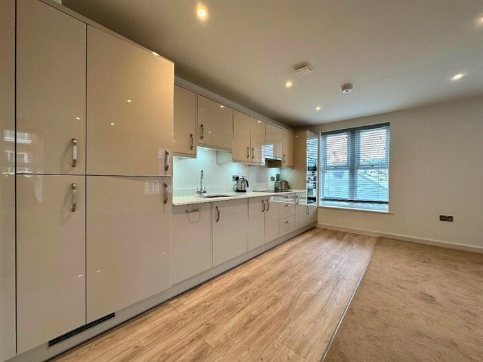 2 Bedroom Apartment For Sale In Fountain Way, Salisbury, Wiltshire, SP2