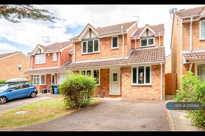4 Bedroom Detached House To Rent In Merlin Way, Bicester, OX26