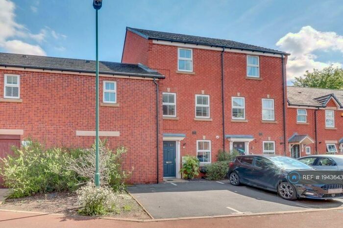 4 Bedroom Semi-Detached House To Rent In Snitterfield Drive, Shirley, Solihull, B90