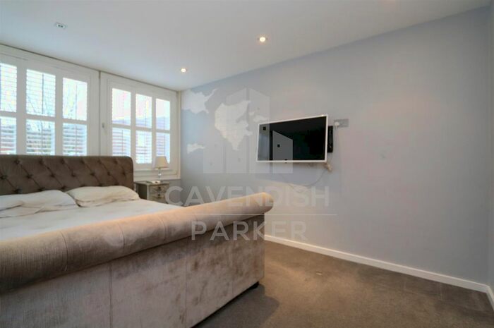 3 Bedroom Flat To Rent In Twyford Street, Islington, London, N1