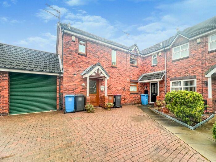 4 Bedroom Semi-Detached House To Rent In Ladymere Drive, Ellenbrook, Worsley, M28