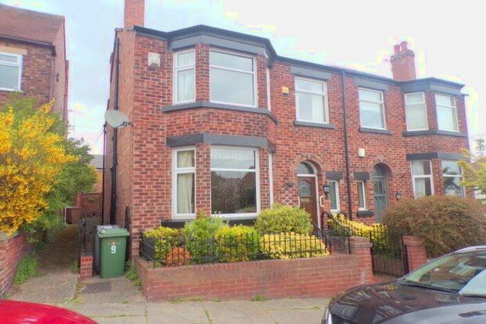 4 Bedroom Semi-Detached House To Rent In Bennetts Hill, Prenton, CH43