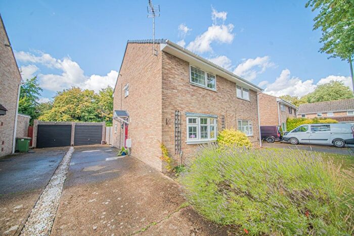 4 Bedroom Semi-detached House For Sale In Selwyn Gardens, Eastleigh, SO50