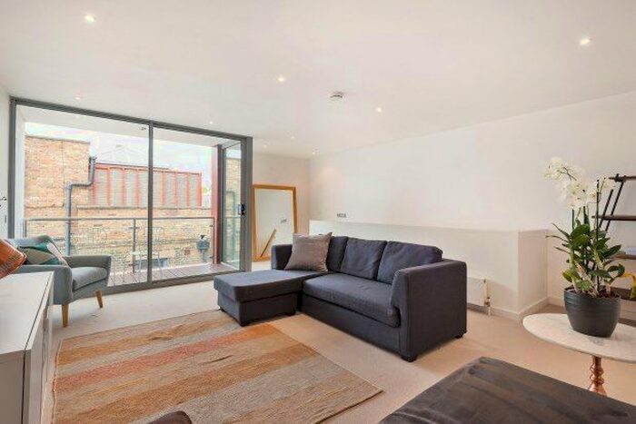 2 Bedroom Mews House To Rent In Hewer Street, London, W10