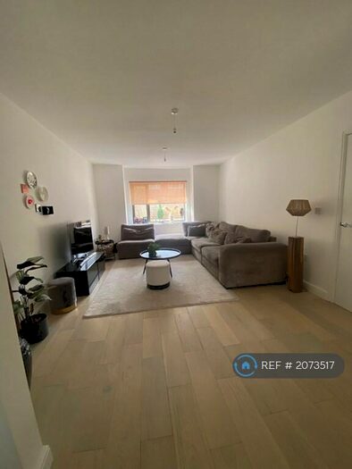 4 Bedroom Semi-Detached House To Rent In Lawn Drive, Manchester, M16