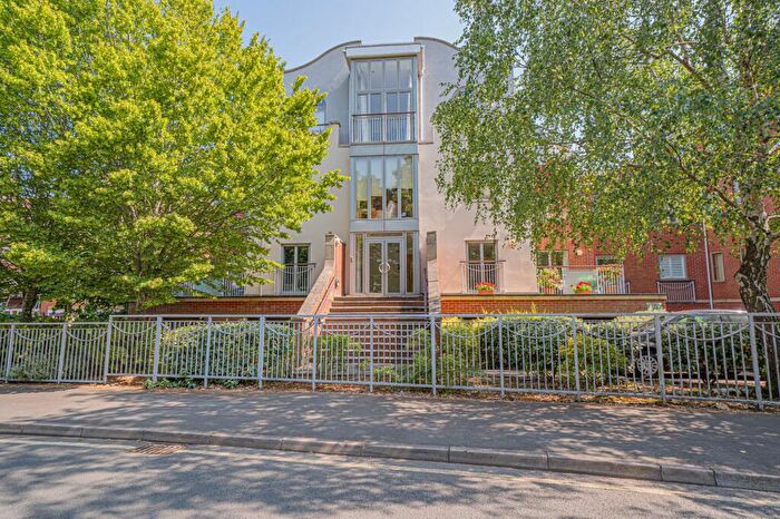 3 Bedroom Apartment For Sale In School Lane, Whitefriars, B91