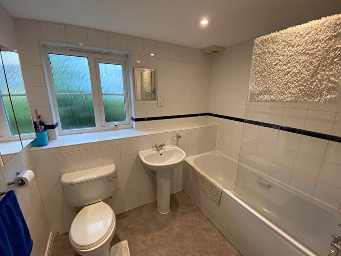 1 Bedroom Flat For Sale In Corfe Close, Borehamwood, WD6