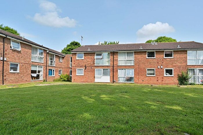 2 Bedroom Flat For Sale In Perry Green, Hemel Hempstead, HP2