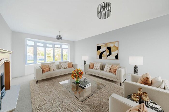 5 Bedroom Detached House For Sale In Trehern Close, Knowle, B93