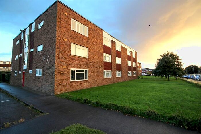 1 Bedroom Flat To Rent In Selwyn Court, Aylesbury, Aylesbury, HP21