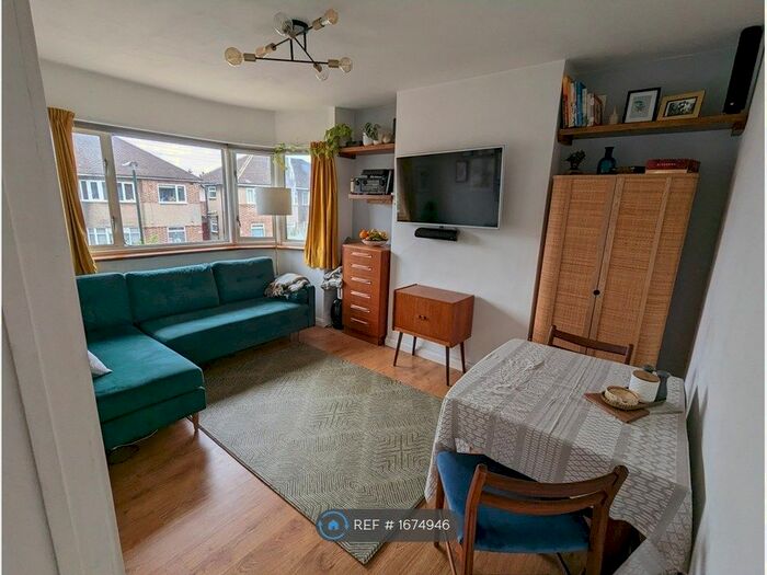 2 Bedroom Maisonette To Rent In Redfern Avenue, Whitton, TW4