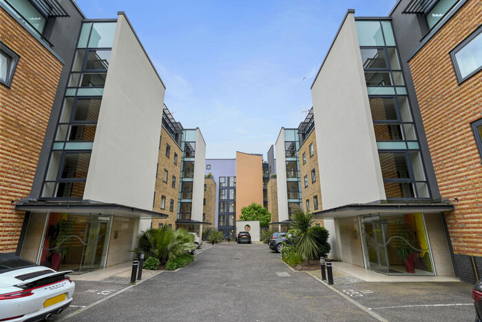 1 Bedroom Apartment To Rent In Boardwalk Place, Canary Wharf, E14