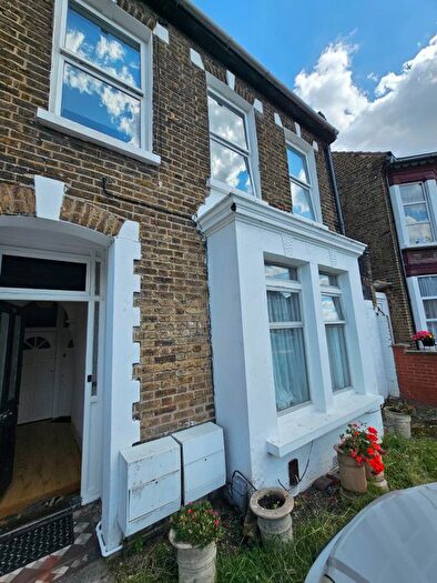 2 Bedroom Flat To Rent In Disraeli Road, London, E7