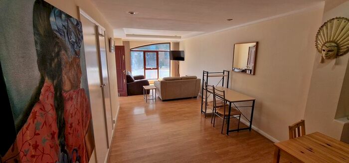 2 Bedroom Flat To Rent In Knighten Street, London, E1W