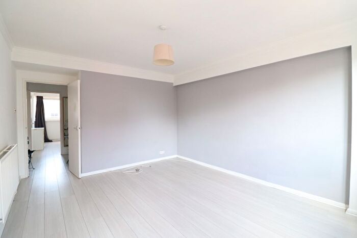 2 Bedroom Flat To Rent In Bacton Street, London, E2