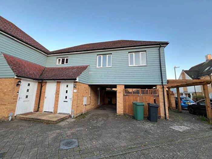 2 Bedroom Flat To Rent In Godfrey Marchant Grove, Ashford, TN23