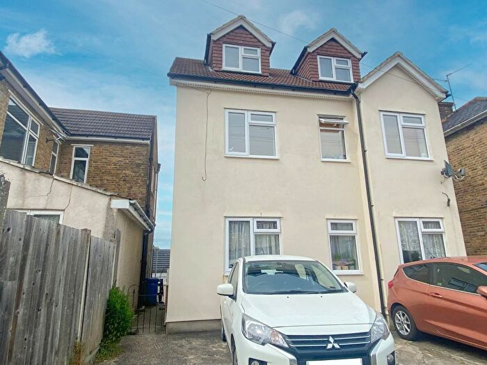 1 Bedroom Flat To Rent In Scotteswood Avenue, Chatham, Kent, ME4