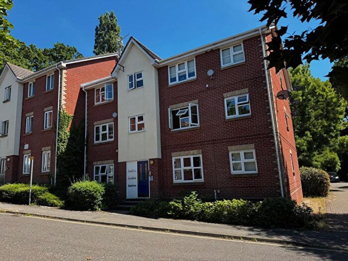 2 Bedroom Flat For Sale In Finbars Walk, Ipswich, IP4