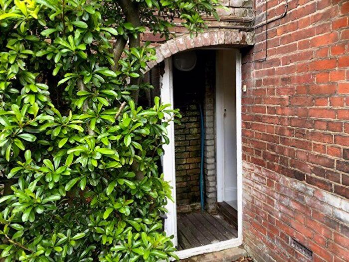 1 Bedroom Flat To Rent In Central Winchester, SO23