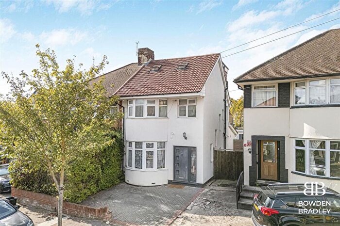 4 Bedroom House For Sale In Hanover Gardens, Ilford, IG6